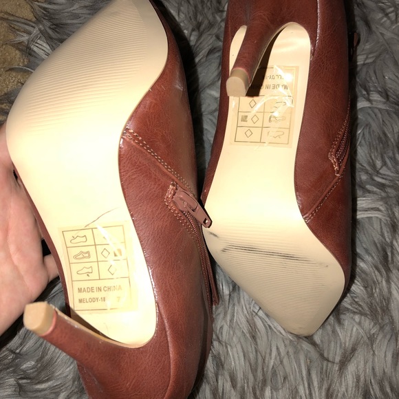 Heels - Picture 6 of 6